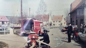 Ford Transit TSF bei einer Löschübung anläßlich der in Dienst Stellung 1976